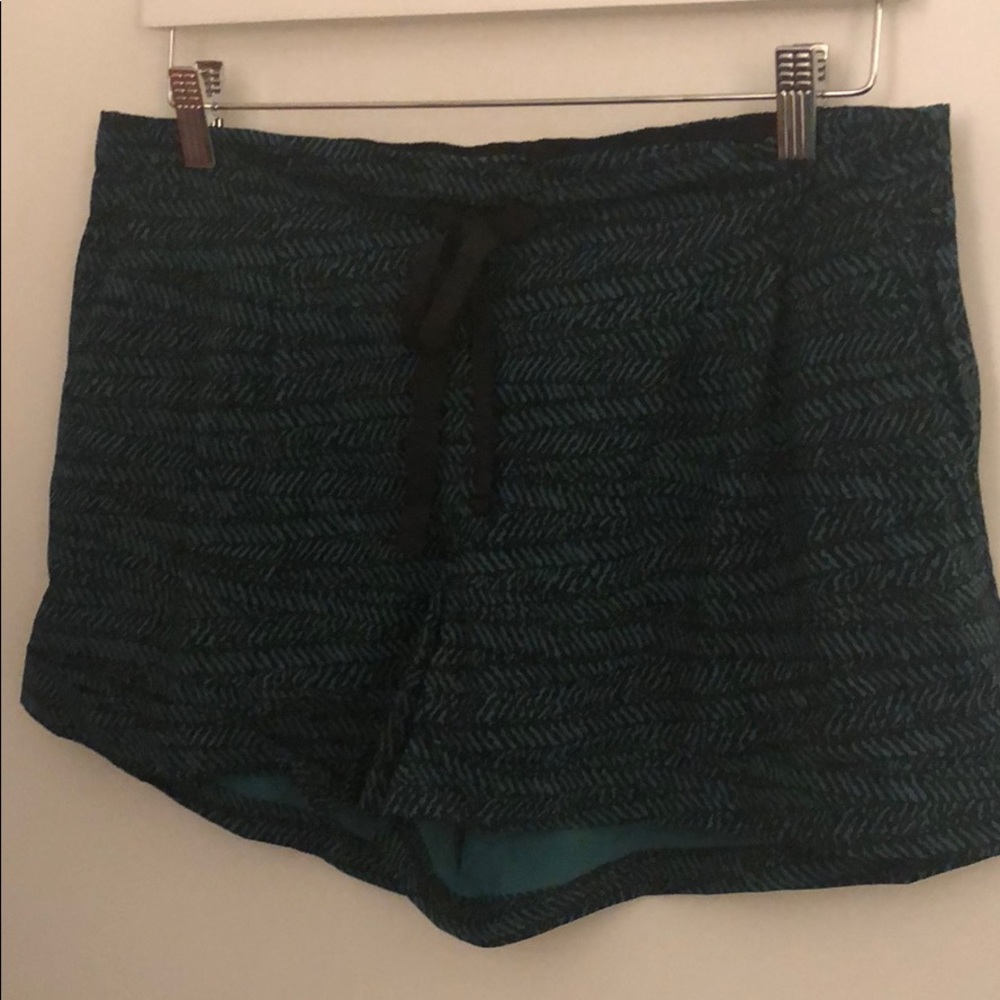 Lululemon 2.5” Cuffed Drawstring Shorts